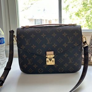 LOUIS VUITTON  Pochette Métis